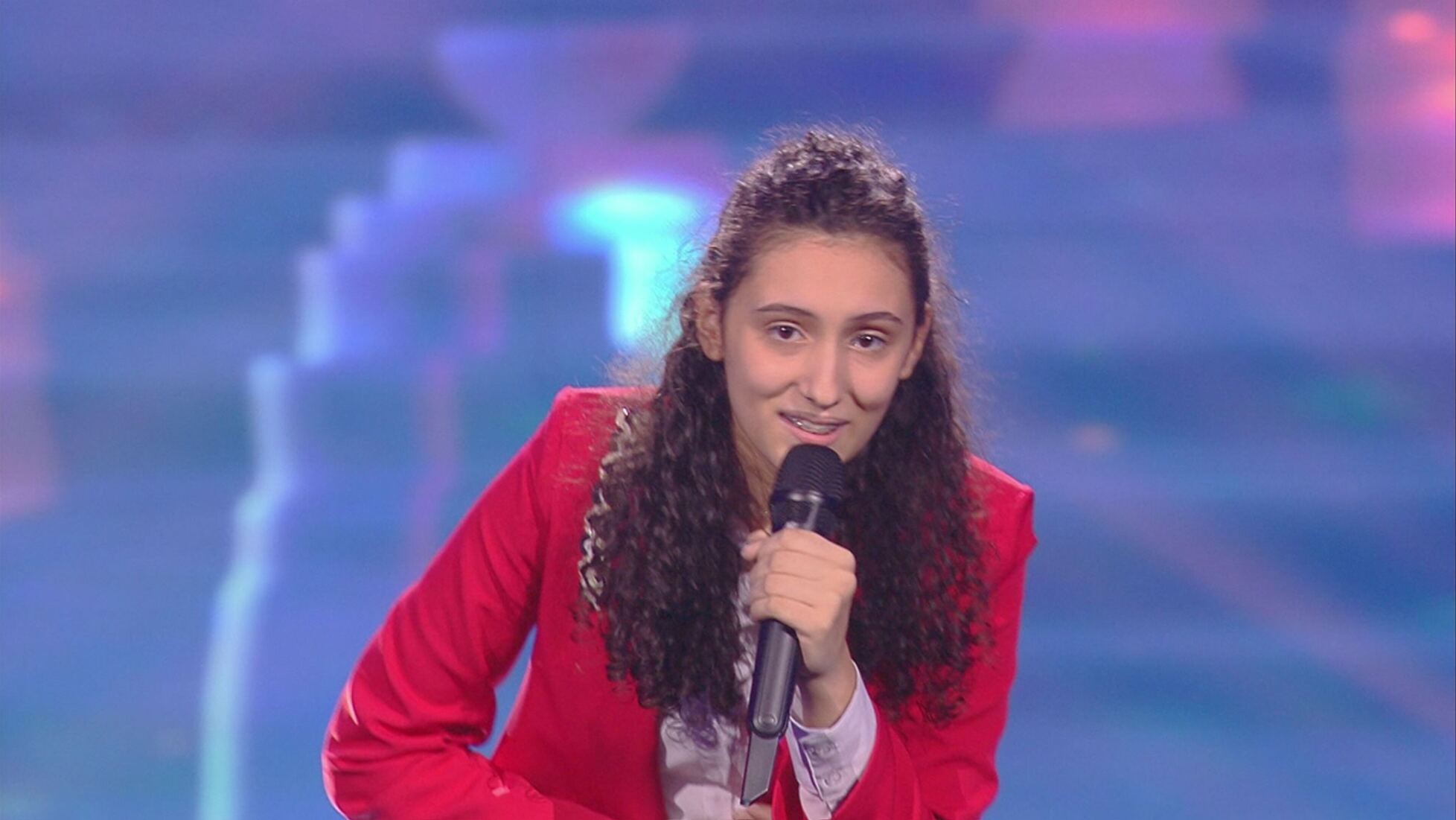 Serena Ziello canta, incanta e vola in finale